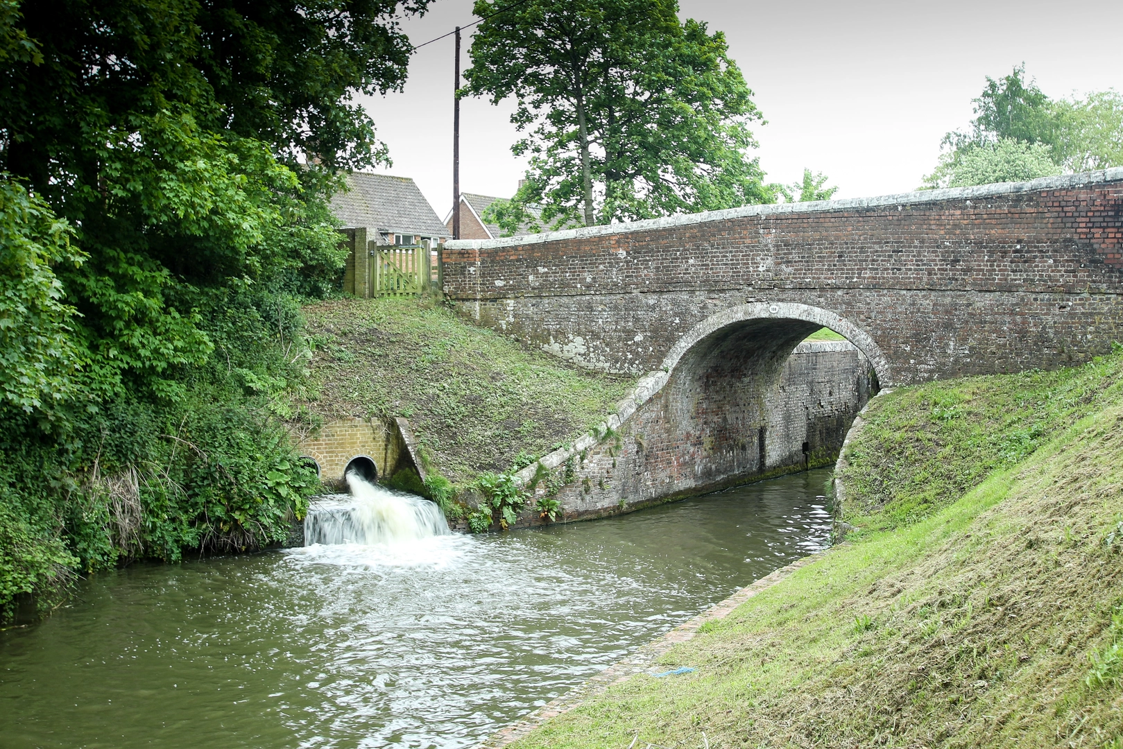 An image depicting the trail Mid Wilts Way and its surrounding area.
