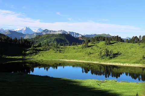 An image depicting the trail Rundwanderung Heiligkreuz - First - Farnere - Heiligkreuz and its surrounding area.
