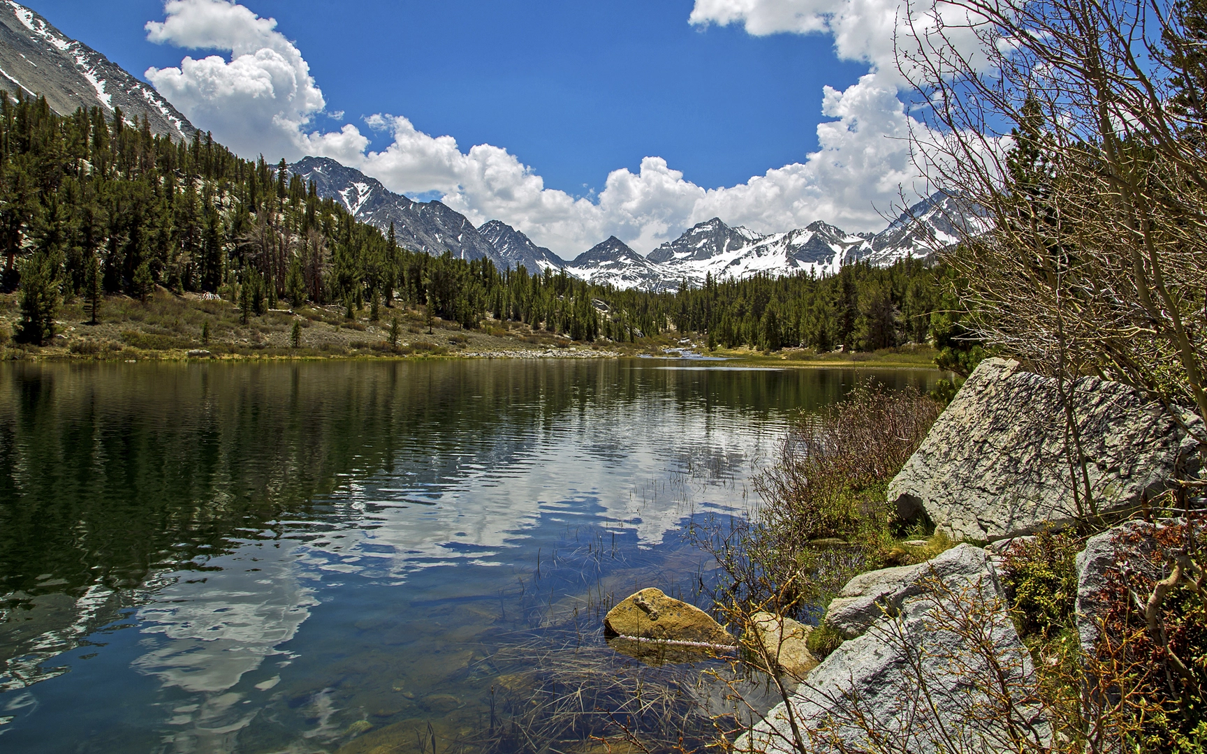 An image depicting the trail Mack Lake, Mono Pass and Summit Lake via Little Lakes Valley Trail and its surrounding area.