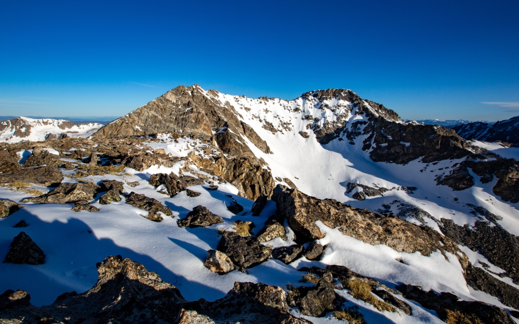 An image depicting the trail Arapaho Glacier Trail and its surrounding area.