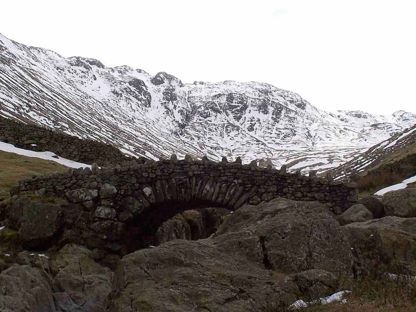 An image depicting the trail Bowfell, Esk Pike, Allen Crags and Rossett Pike Loop and its surrounding area.