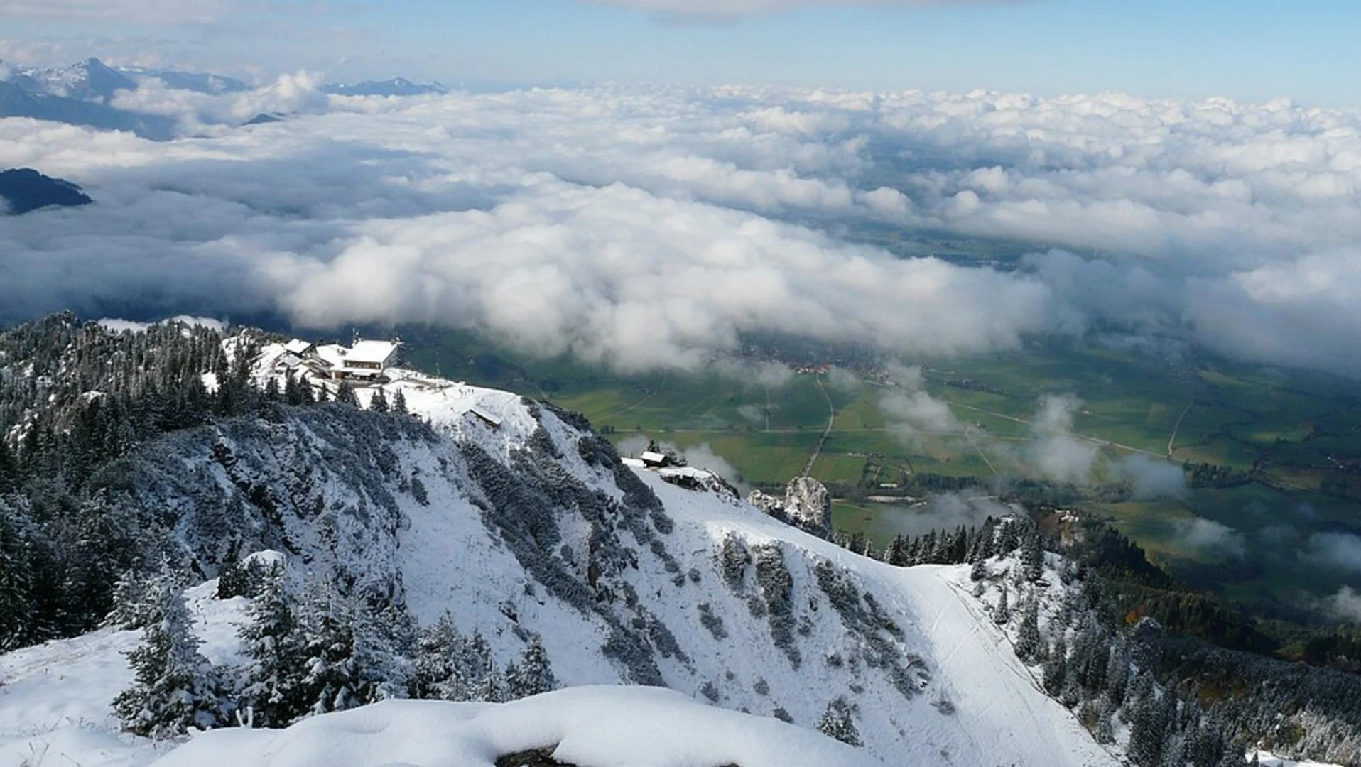 An image depicting the trail Tegelbergbahn Bergstation and Schutzengelweg Walk and its surrounding area.