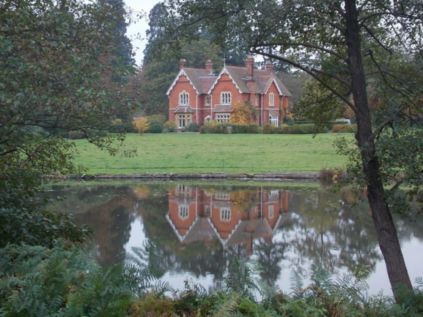 An image depicting the trail Obelisk Pond, The Savill Garden and Windsor Great Park Loop - Egham Wick and its surrounding area.