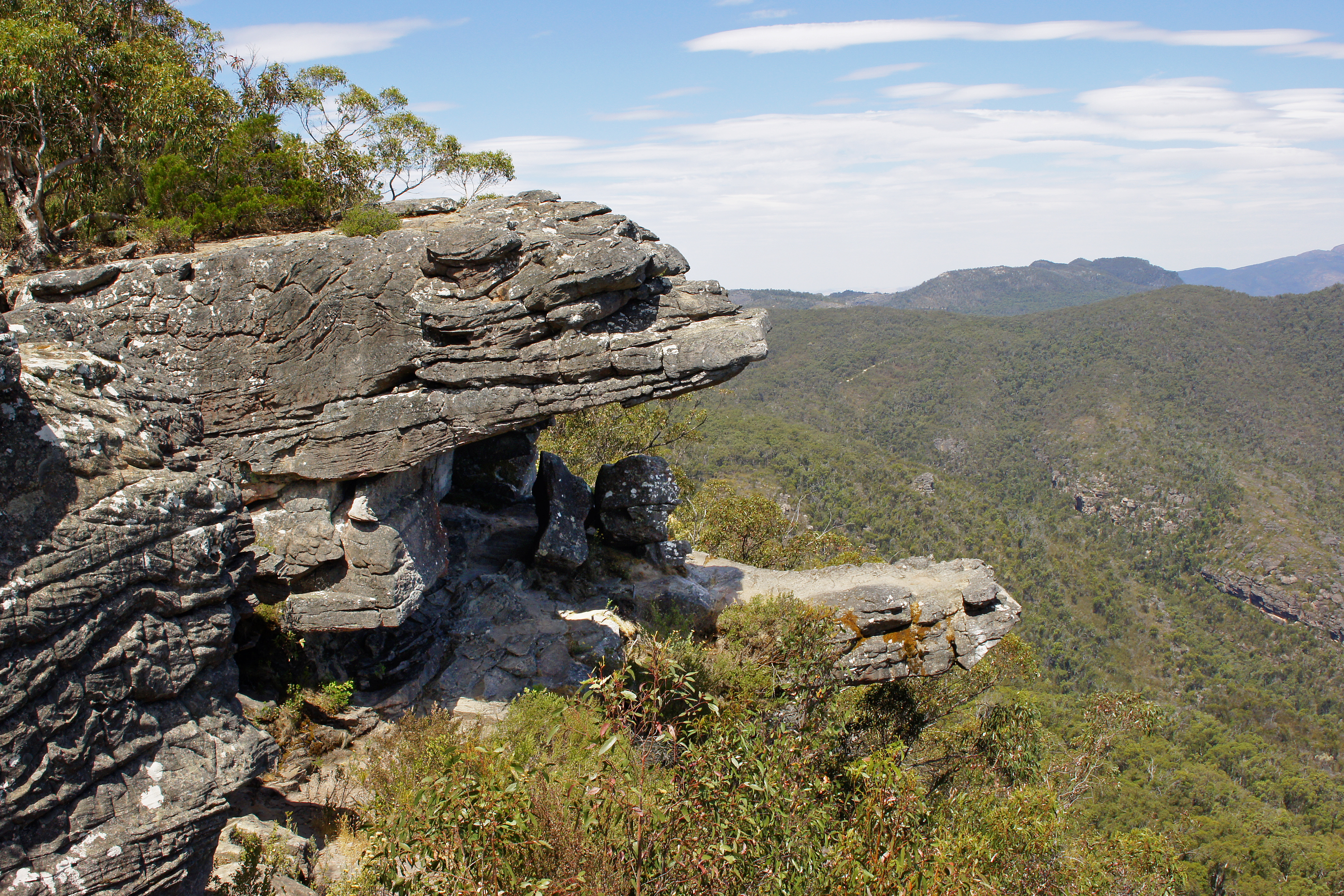 An image depicting the trail Grampians National Park and its surrounding area.