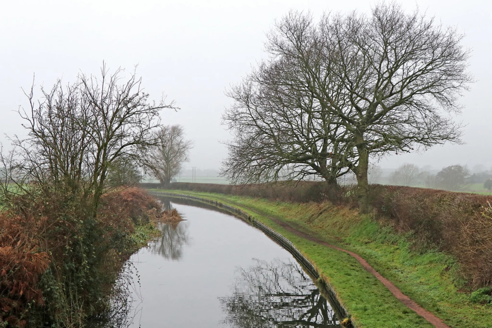 An image depicting the trail Staffordshire and Worcestershire Canal Loop Walk and its surrounding area.