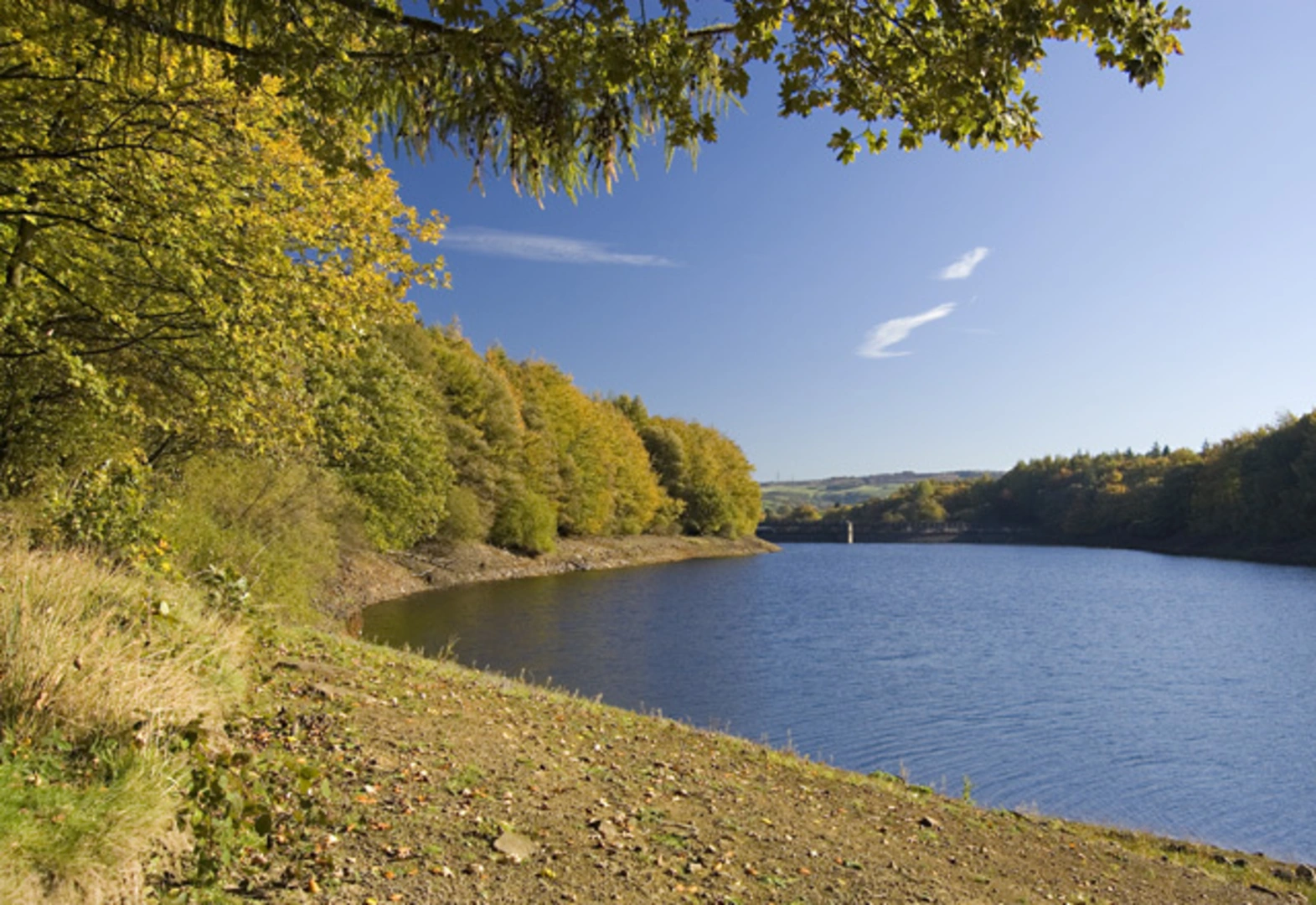 An image depicting the trail Ryburn Reservoir and Baitings Reservoir Walk and its surrounding area.