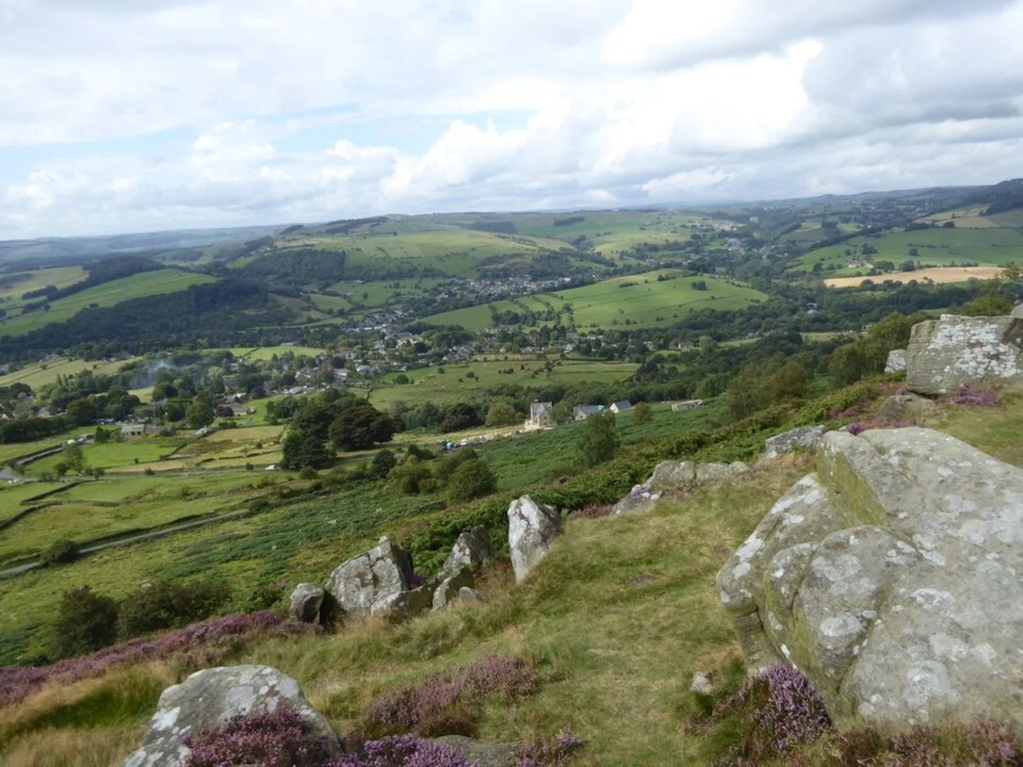 An image depicting the trail Curbar Edge Loop and its surrounding area.