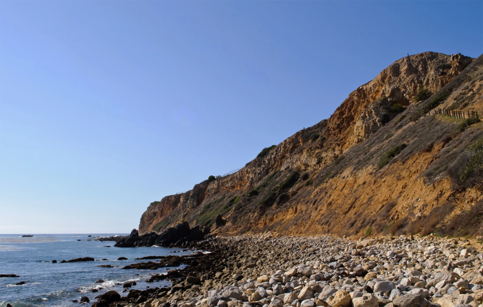 An image depicting the trail Bluff Top Trail and its surrounding area.