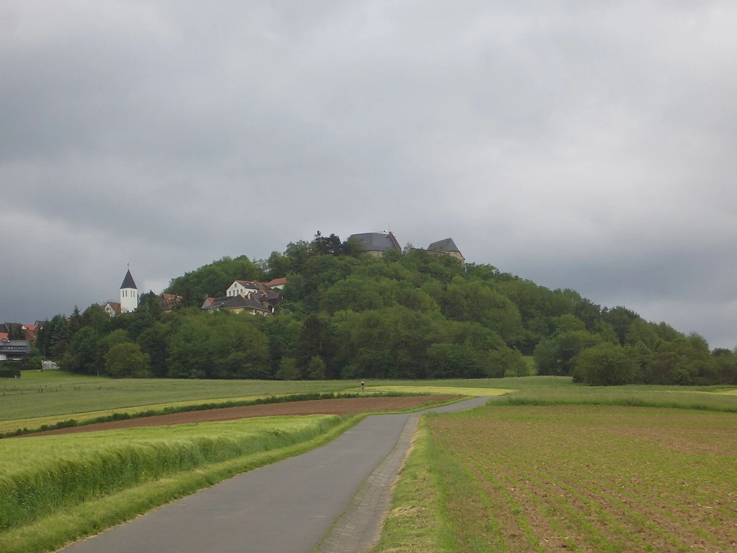 An image depicting the trail Otzberg via Alemannenweg and its surrounding area.
