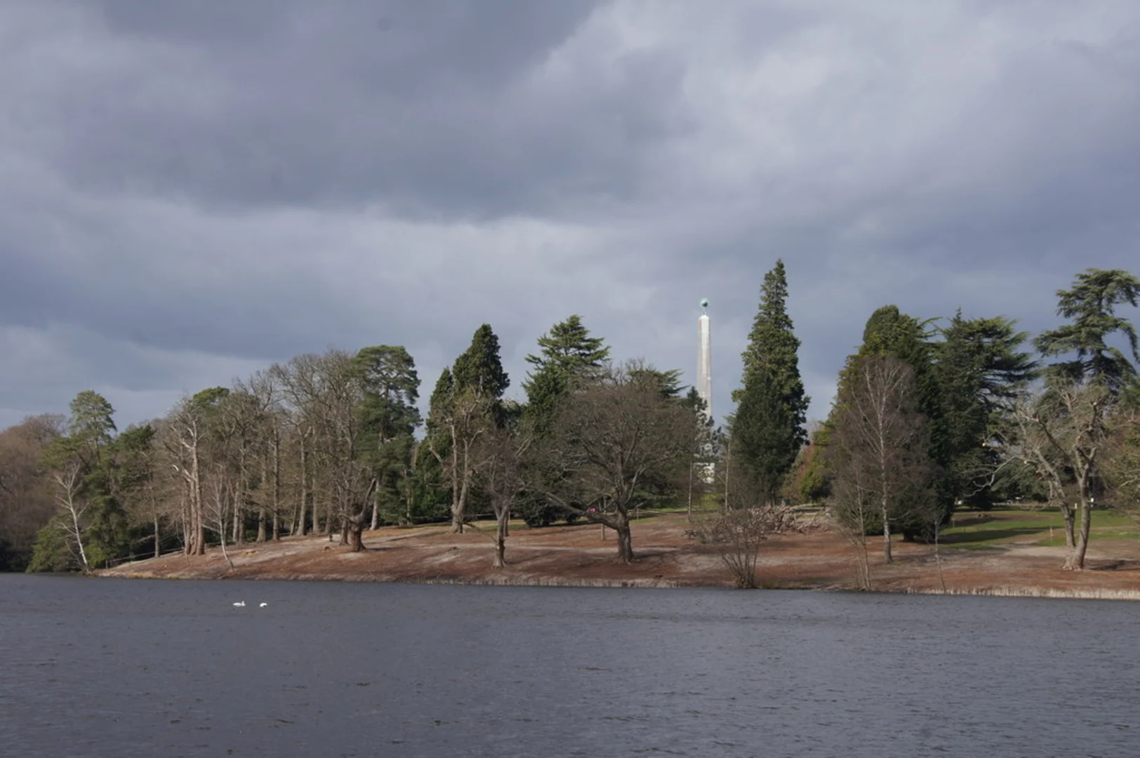 An image depicting the trail Virginia Water and High Flyer's Hill via Canadian Memorial Path and its surrounding area.