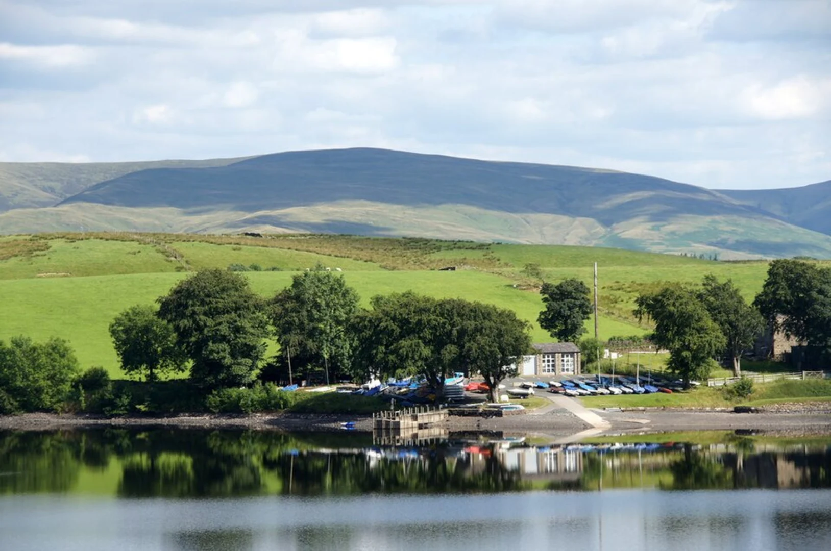 An image depicting the trail Gatebeck to Mansergh Loop via Killington Reservoir and its surrounding area.