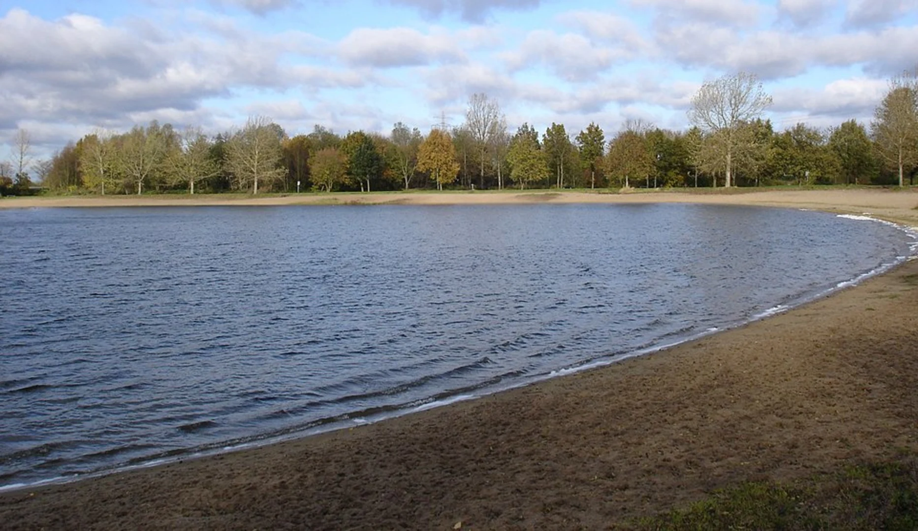 An image depicting the trail Eichbaumsee and Wasserpark Dove Elbe Loop and its surrounding area.