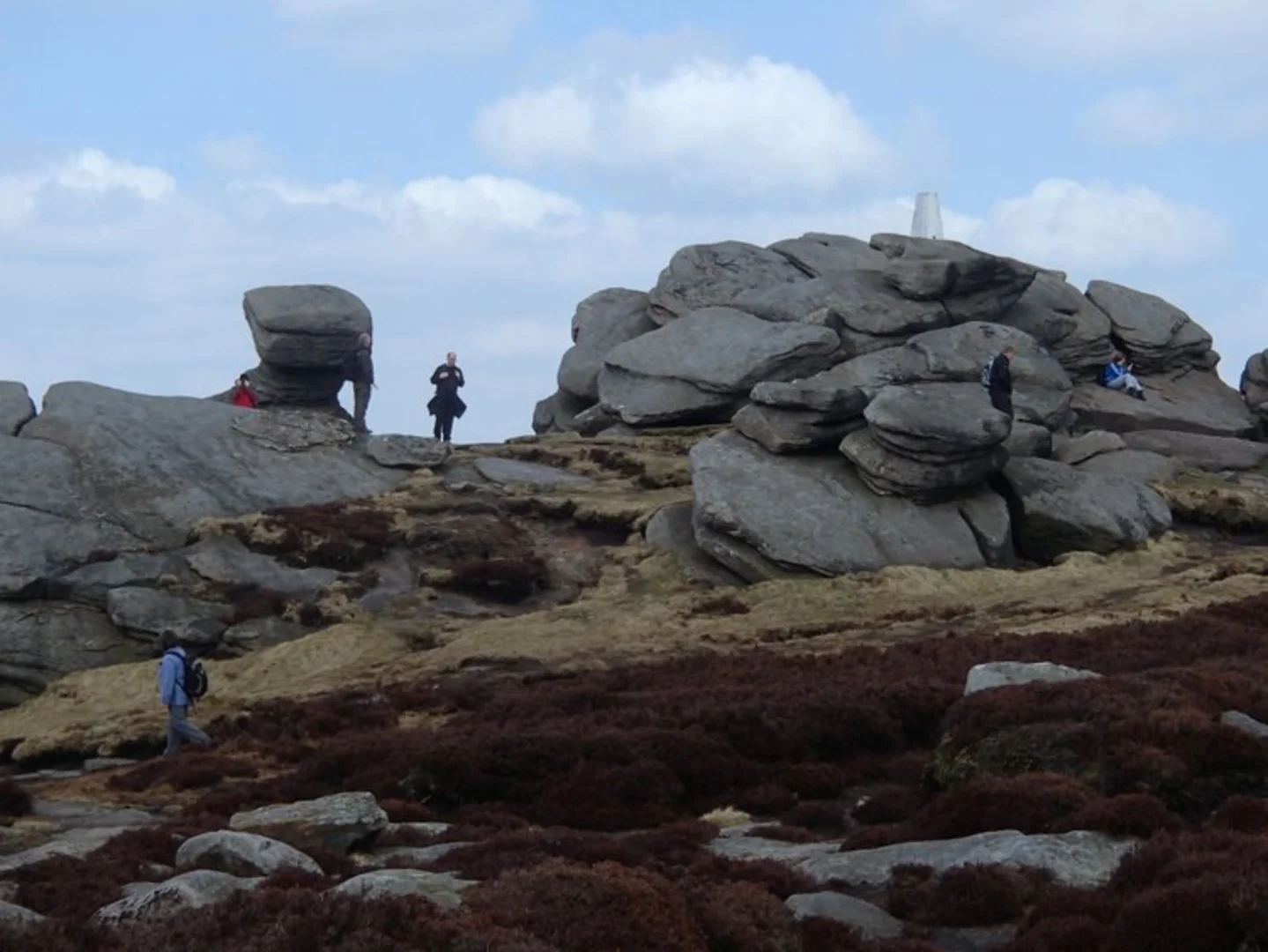 An image depicting the trail Blue John Cavern, Barker Bank, Back Tor and Lose Hill Loop and its surrounding area.