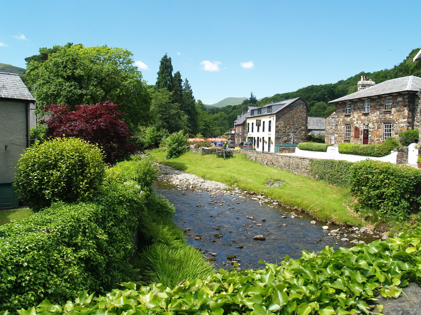 An image depicting the trail Sumitts Walk in Gwynedd and its surrounding area.