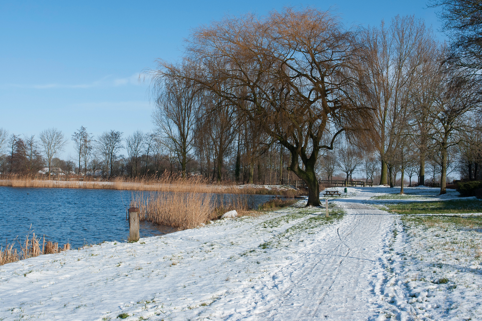 An image depicting the trail Wijde Aa via Kerk Weg and Oudelandsedijk and its surrounding area.