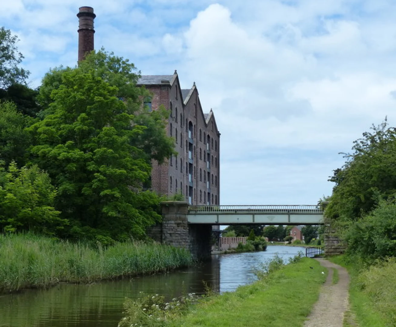 An image depicting the trail Burscough Bridge and Rufford Loop and its surrounding area.