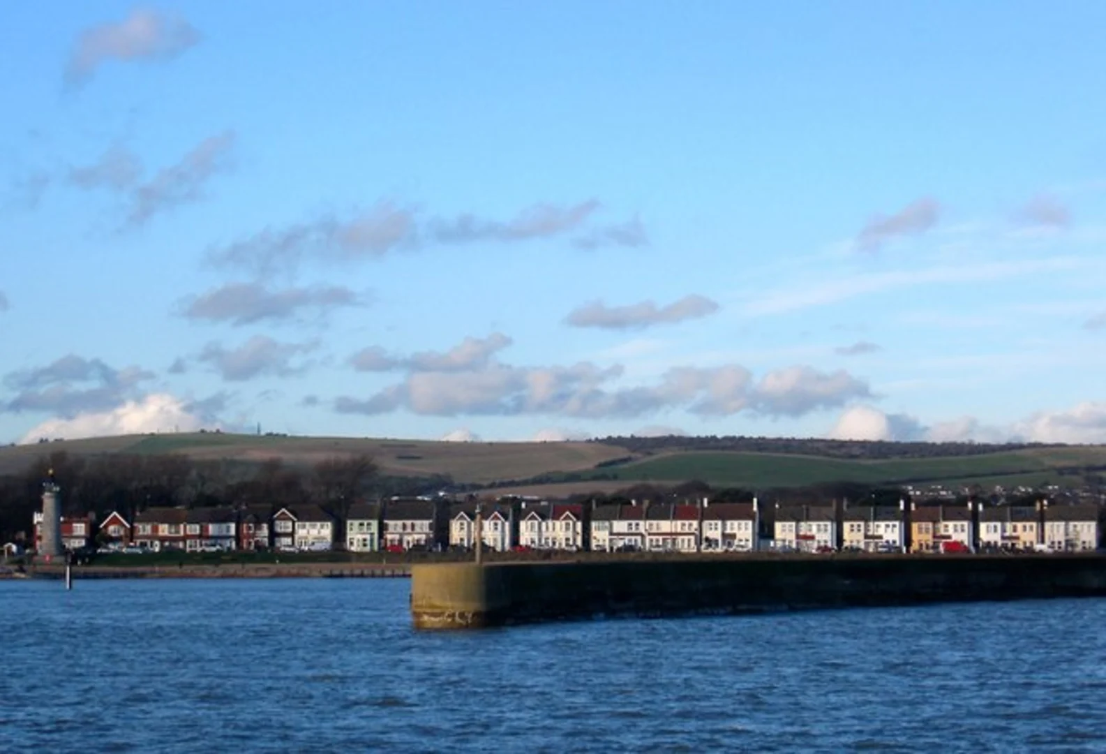 An image depicting the trail Shoreham-by-Sea to Brighton Walk and its surrounding area.