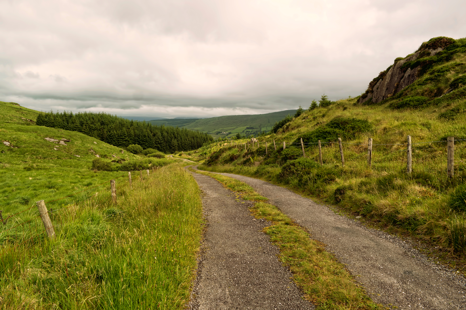 An image depicting the trail Mealagh Valley Loop and its surrounding area.