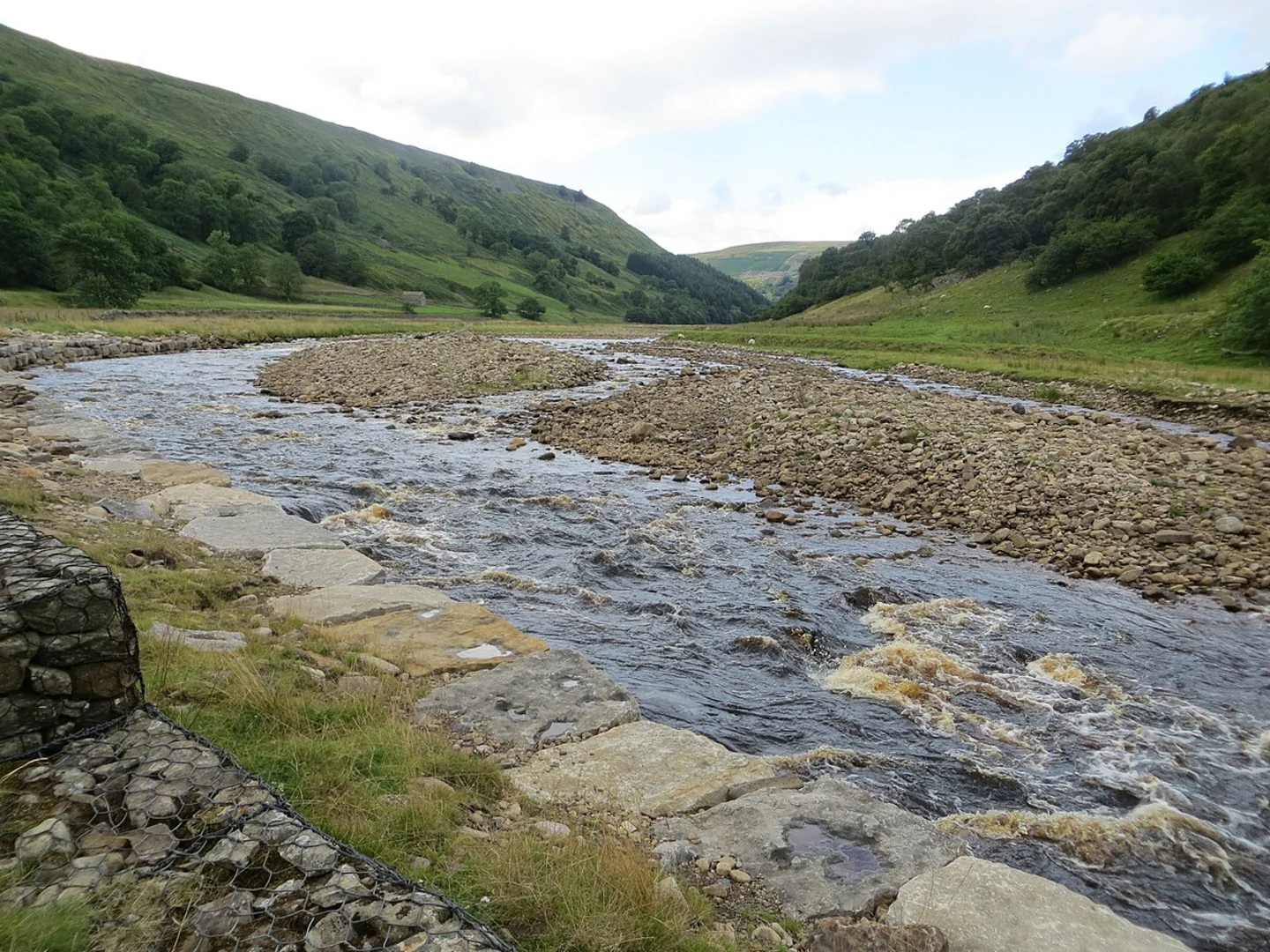 An image depicting the trail Keld to Gunnerside Walk and its surrounding area.