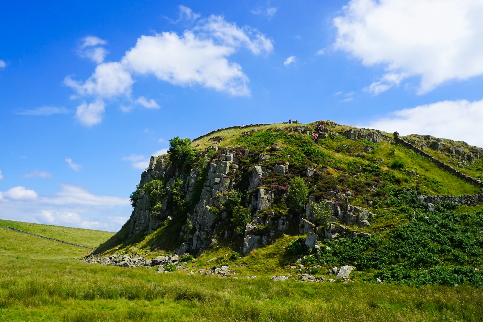 An image depicting the trail Steel Rigg and Crag Lough Walk and its surrounding area.