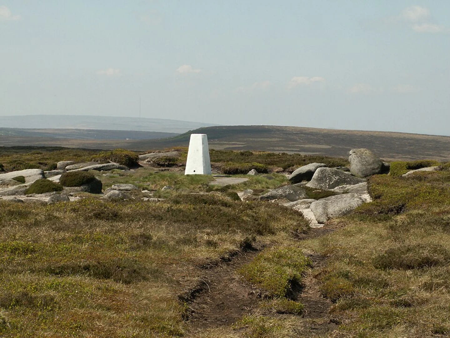 An image depicting the trail Langsett Reservoir and Margery Hill Loop and its surrounding area.