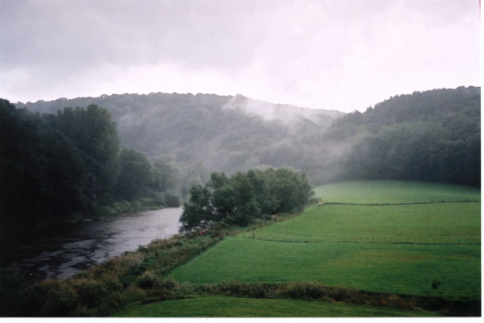 An image depicting the trail Severn Valley Railway Walk and its surrounding area.