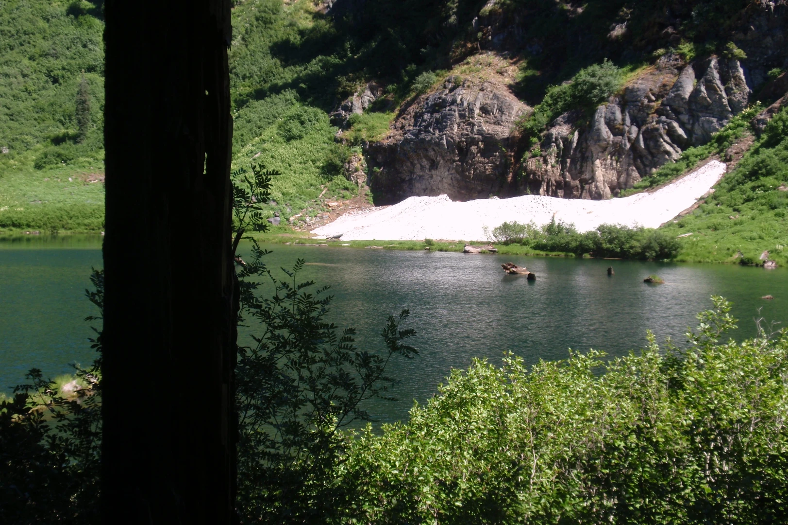 An image depicting the trail Rainy Lake via Canyon Creek Trail and its surrounding area.