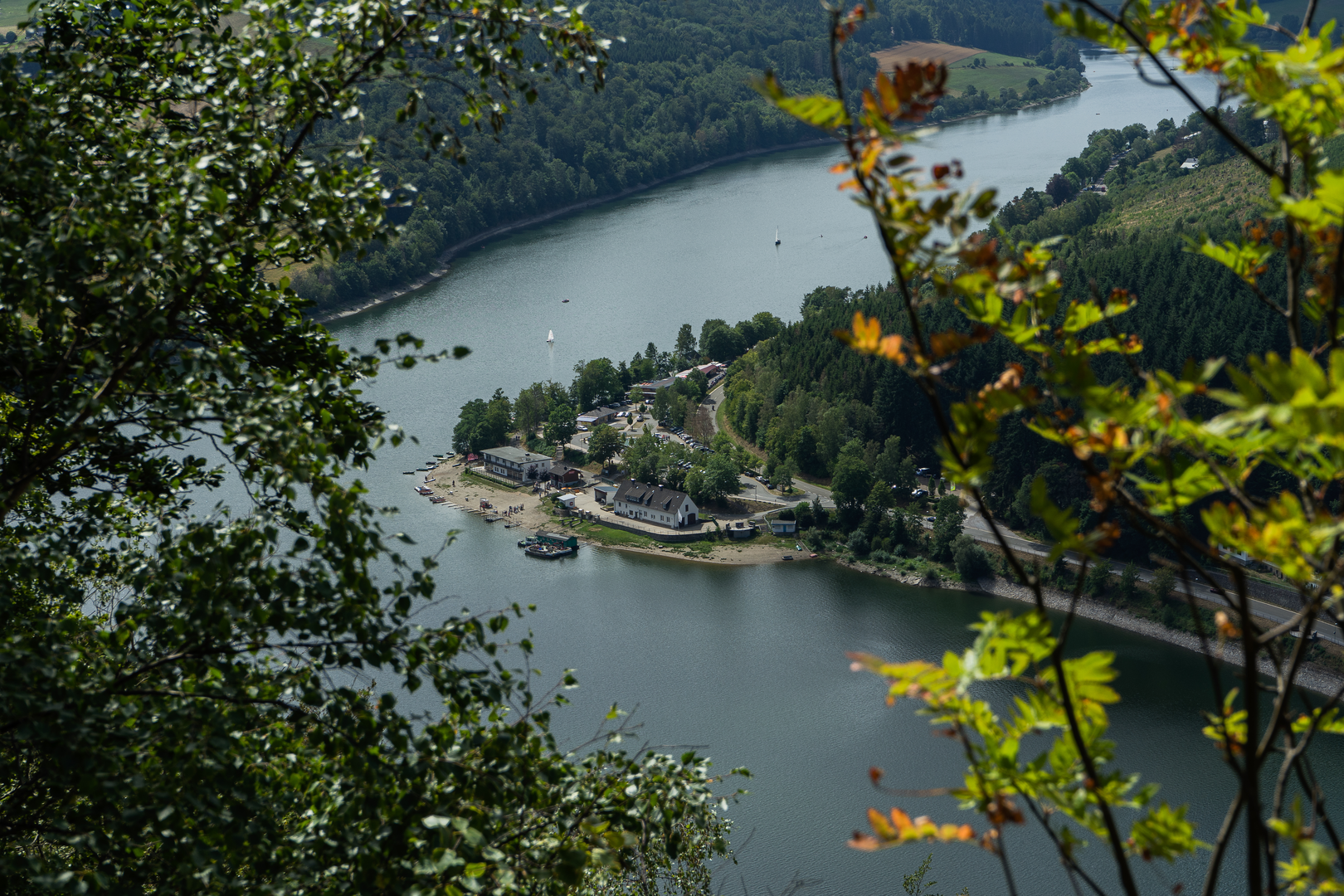 An image depicting the trail Diemelsteig and its surrounding area.