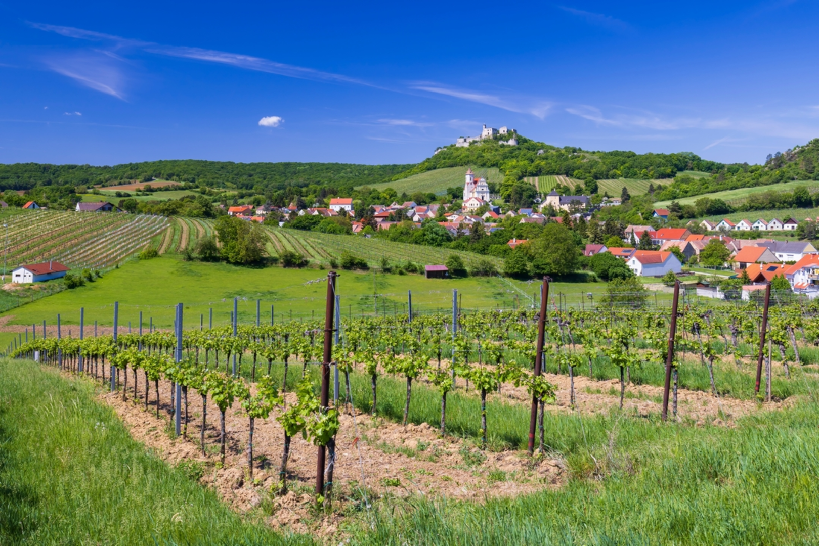 An image depicting the trail Feistritz Valley to Falkenstein and its surrounding area.