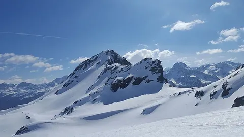 An image depicting the trail Maloja to Fuorcla Grevasalvas - Lagh dal Lunghin and its surrounding area.
