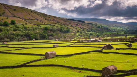 An image depicting the trail Herriot Way and its surrounding area.