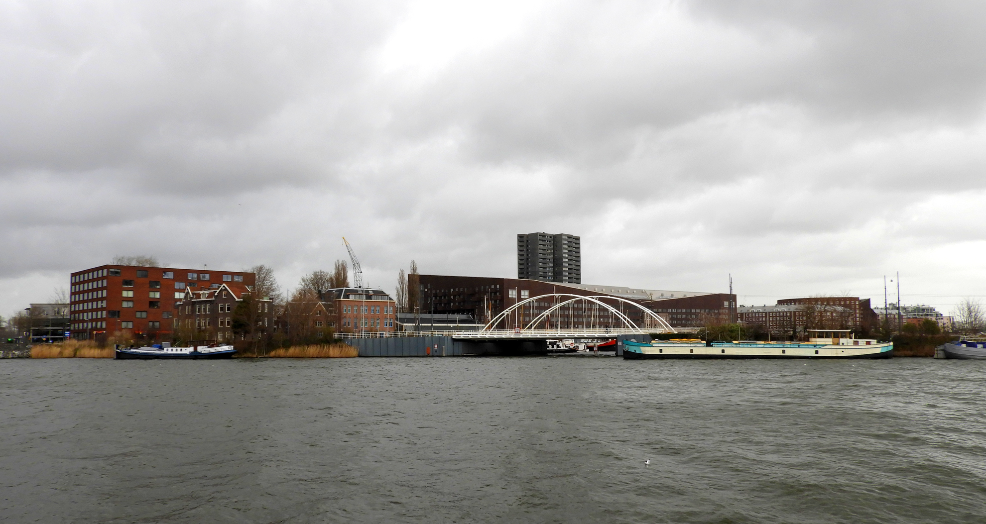 An image depicting the trail Ijsselmulden to Veerallee via Uiterwijkse Weg and Veecaterdijk and its surrounding area.