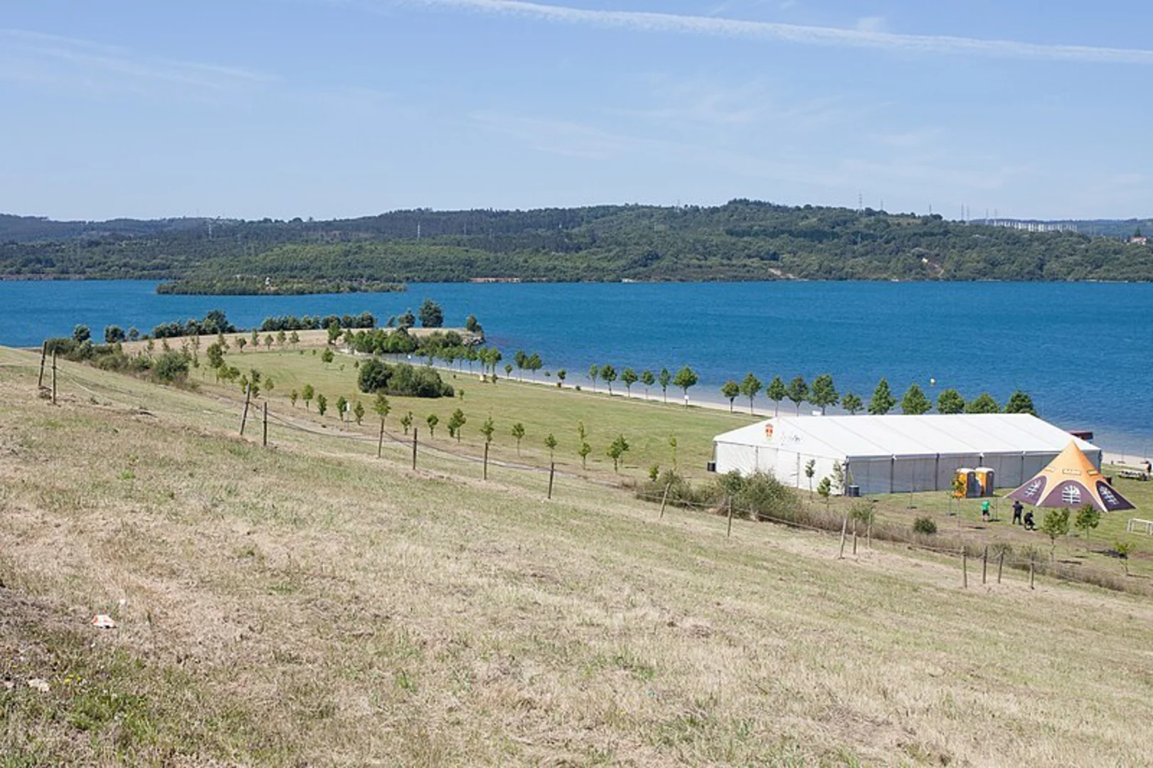 An image depicting the trail Senda da Ribeira PR G 203 and its surrounding area.
