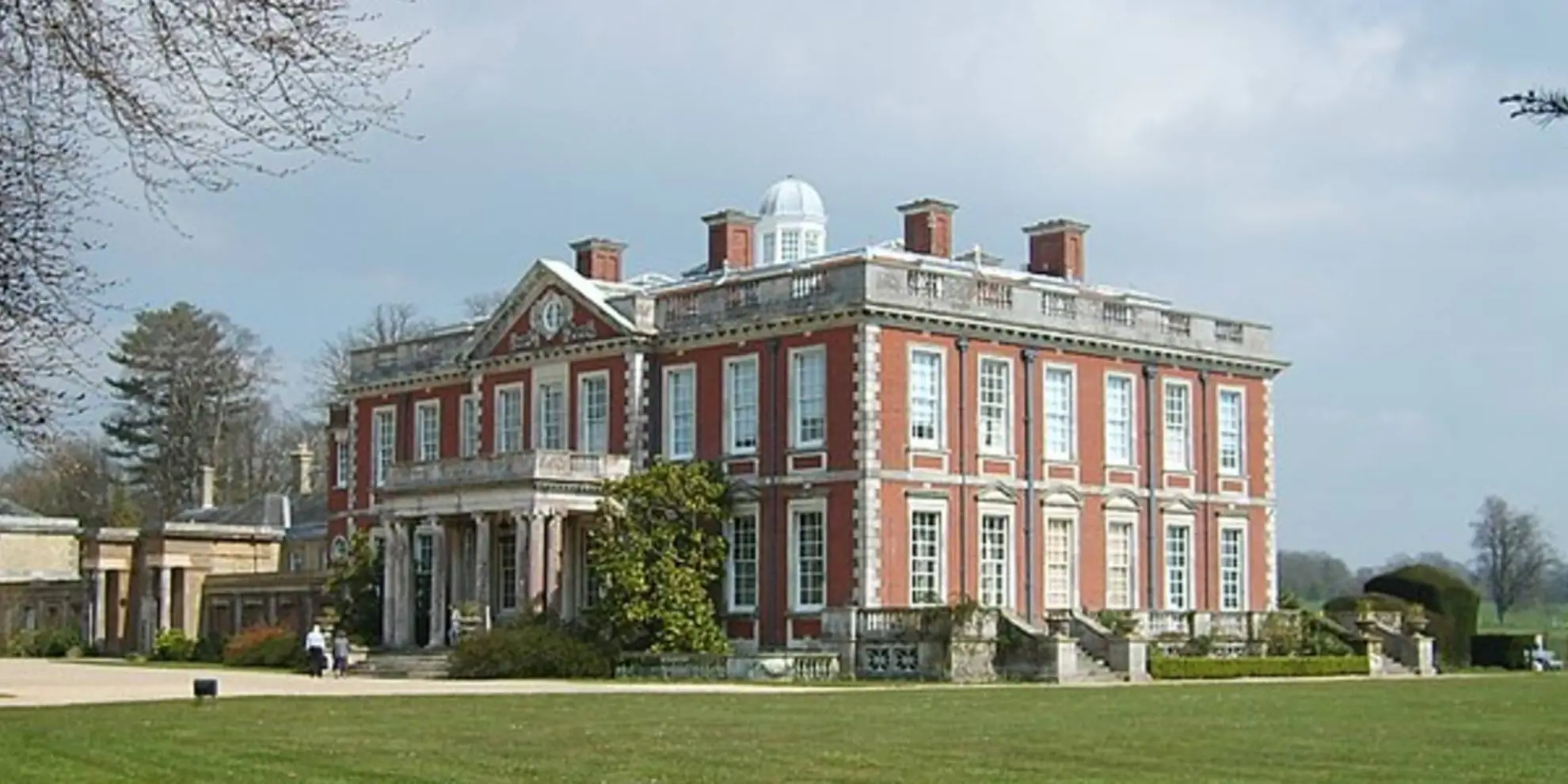 An image depicting the trail Stansted Park Walk and its surrounding area.