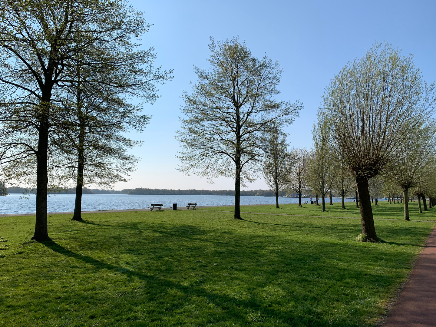 An image depicting the trail Hoornsemeer and Friese Veen via Hoornse Pad, Molenpad and Groningerweg Loop and its surrounding area.