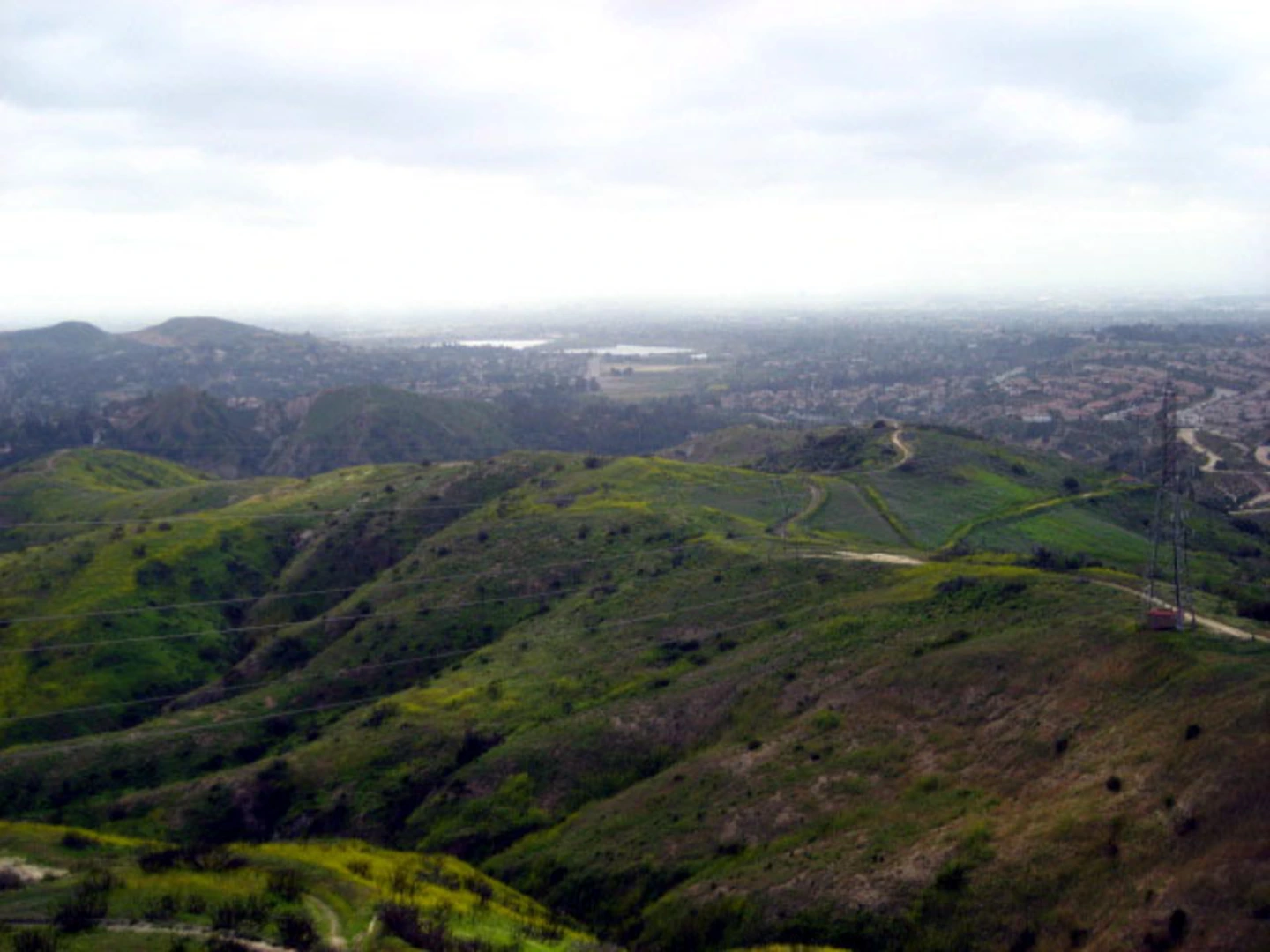 An image depicting the trail Robbers Peak via Anaheim Hills Trail, Barham Ridge Trail and Deer Loop and its surrounding area.