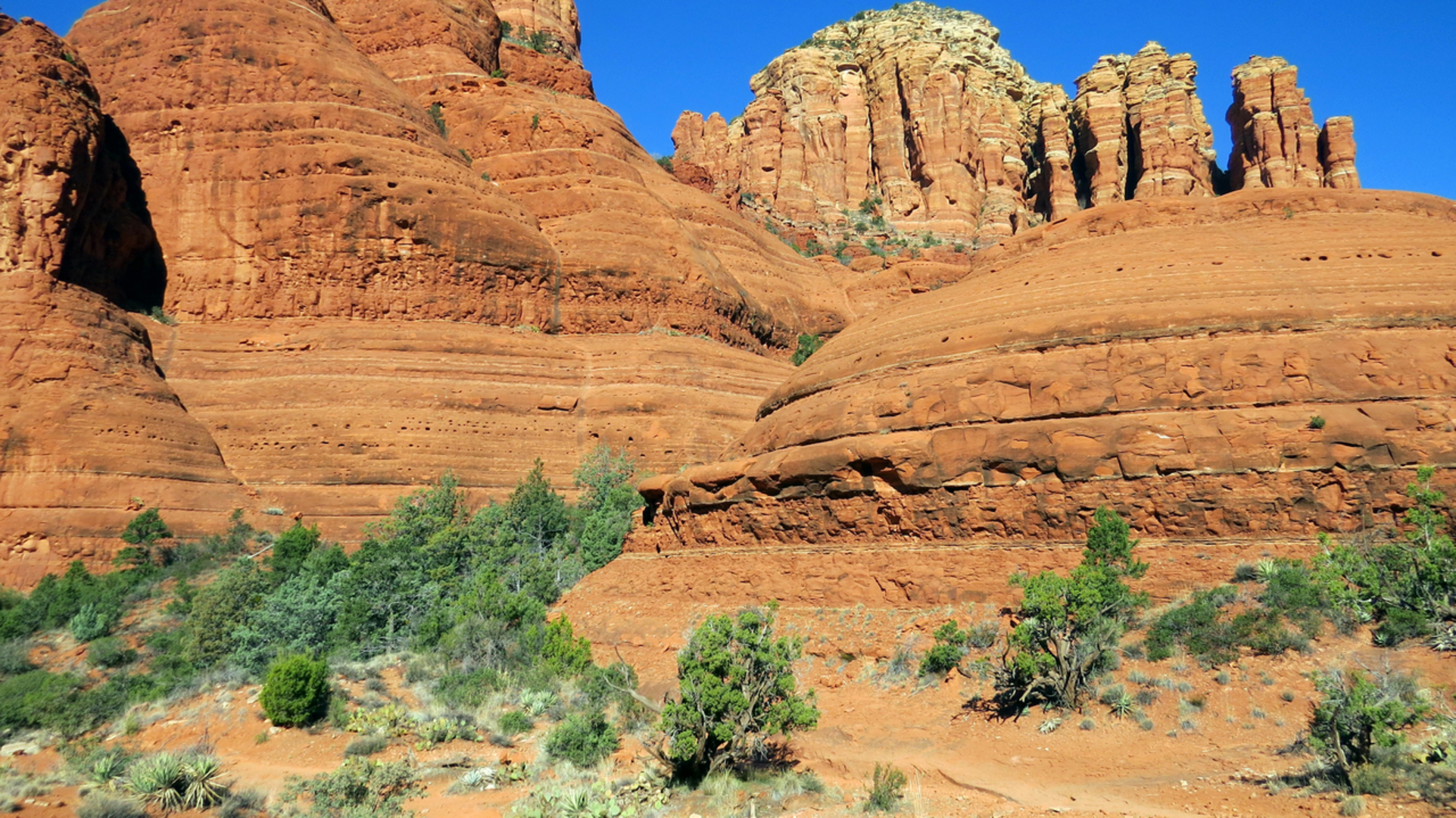 An image depicting the trail Broken Arrow Trail and its surrounding area.