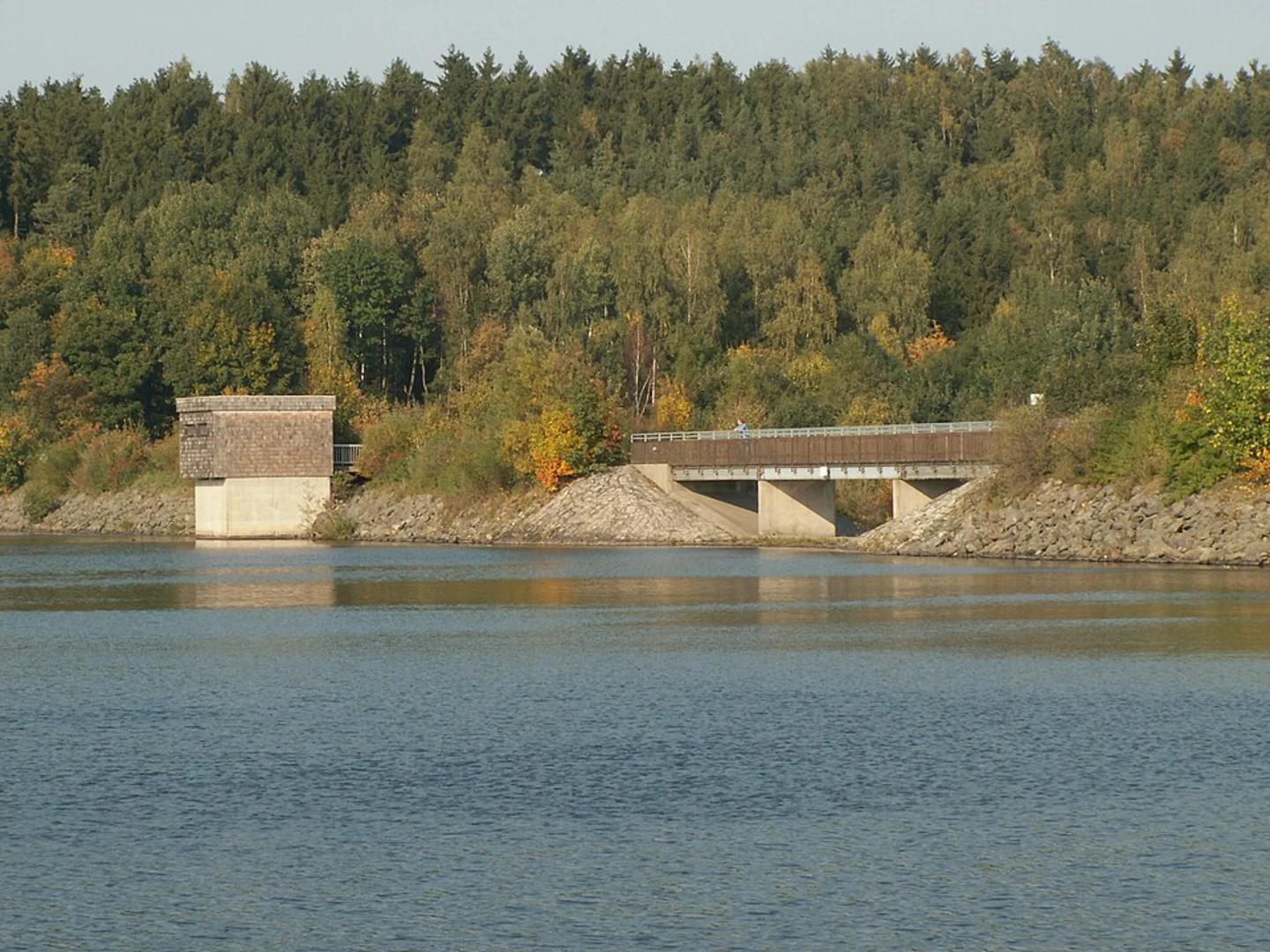 An image depicting the trail Untreusee Loop via Seenweg and its surrounding area.