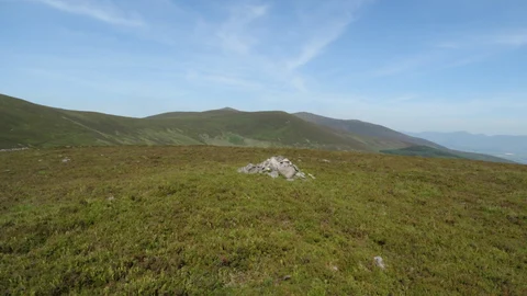 An image depicting the trail Crohan West Mountain Loop and its surrounding area.