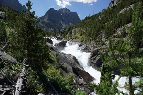 An image depicting the trail Elk Lake via Devil Creek Trail and its surrounding area.