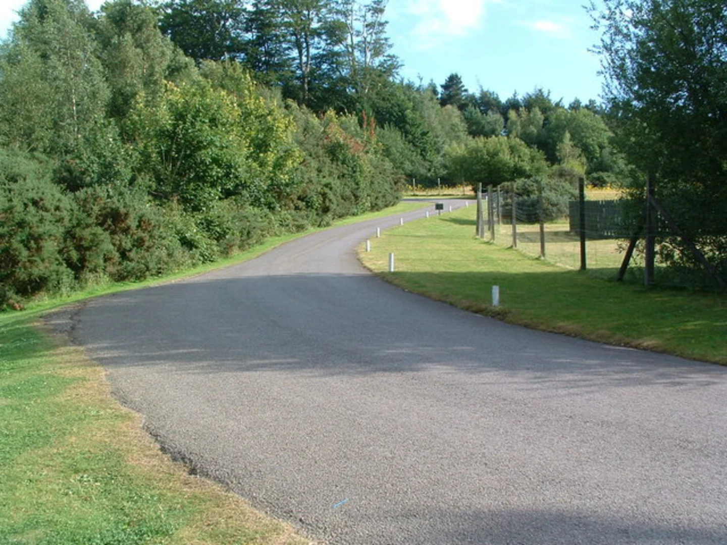 An image depicting the trail Rookesbury Park and Wickham Common via Meon Valley Trail and Pilgrim's Trail and its surrounding area.