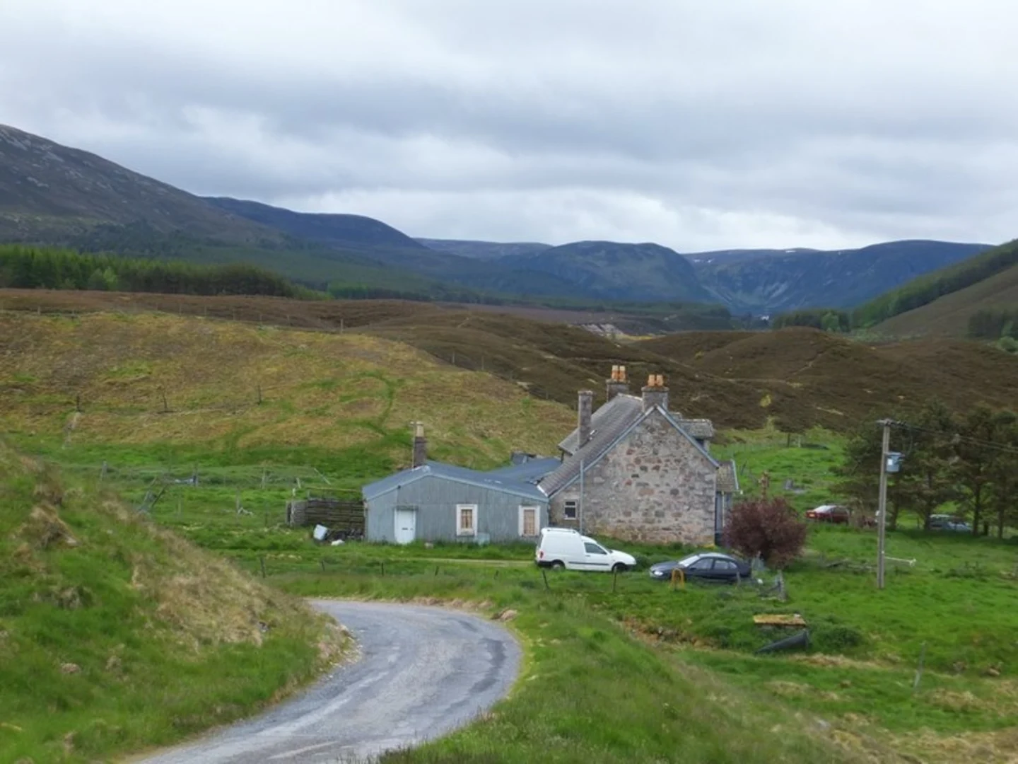 An image depicting the trail Carn Dearg Mor Loop from Achlean and its surrounding area.