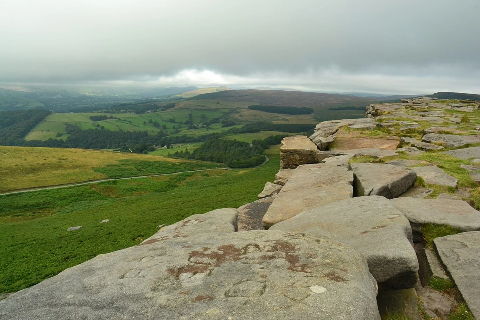 An image depicting the trail Millstones Stanage Edge and its surrounding area.