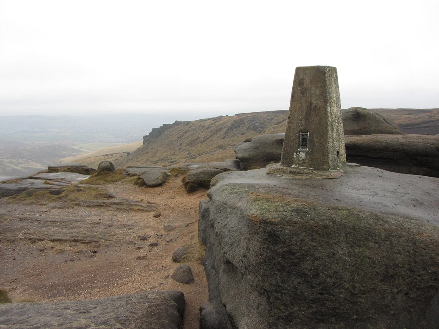 An image depicting the trail Higher Shelf Stones via Pennine Way and its surrounding area.