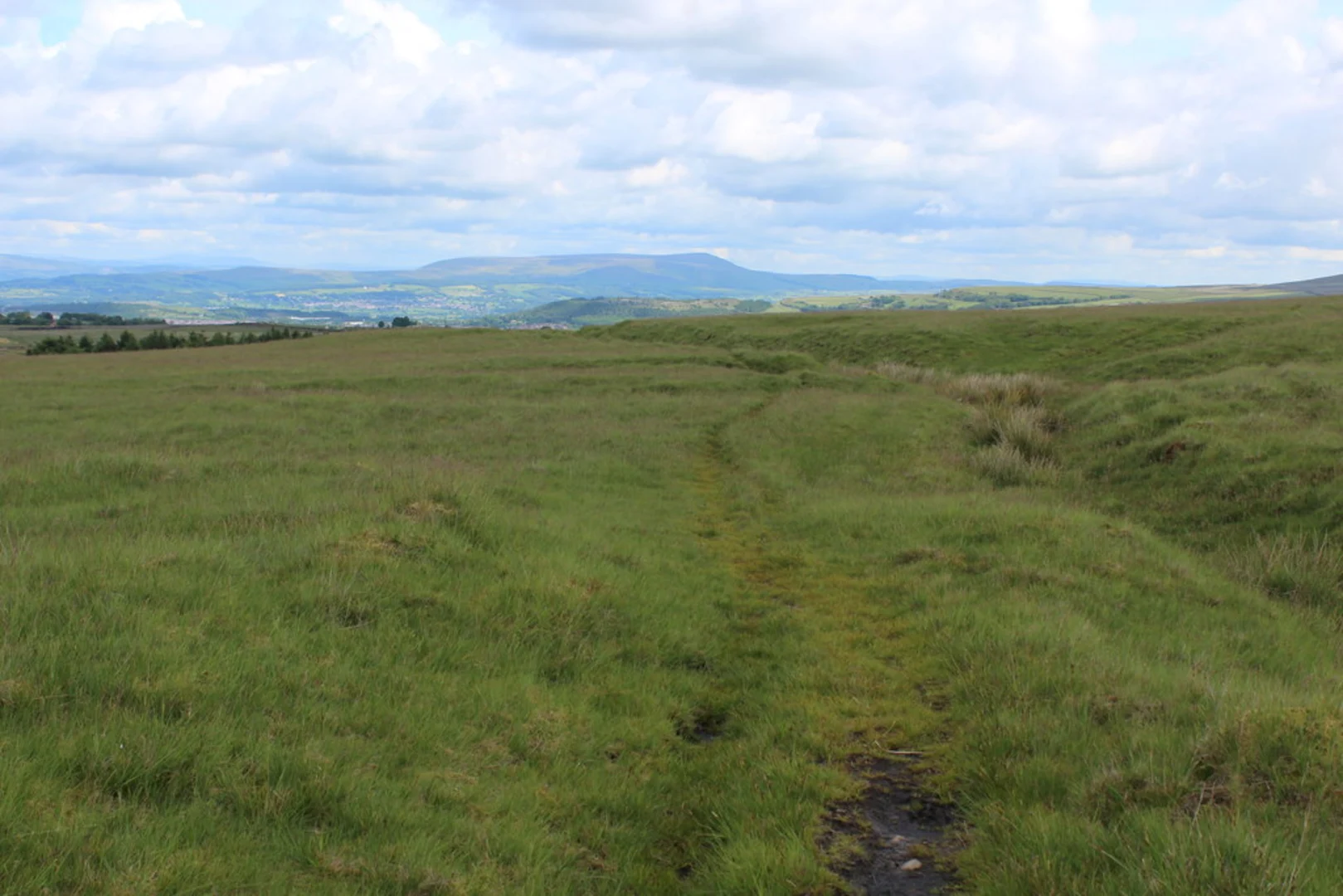 An image depicting the trail Bacup, Rawtenstall and Clow Bridge Loop via Clowbridge Reservoir and its surrounding area.