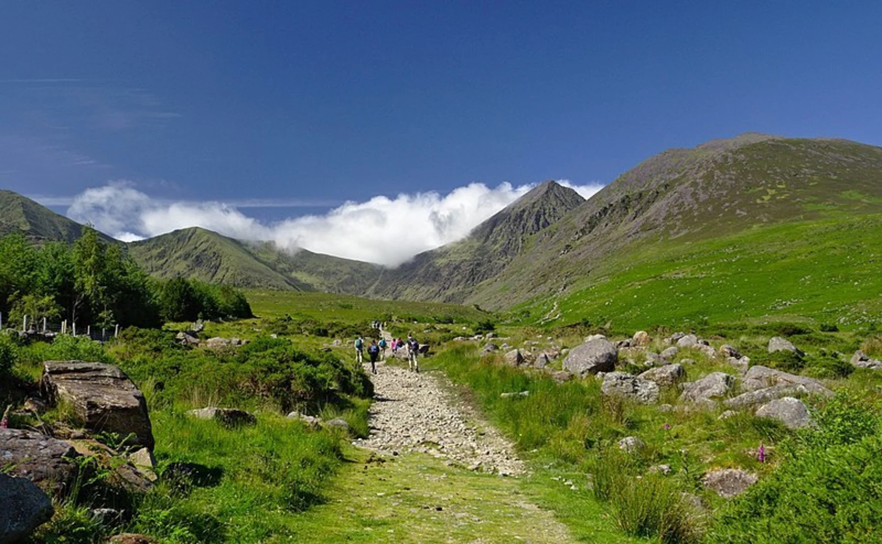An image depicting the trail Carrauntoohil Mountain Loop via Caher Route and its surrounding area.