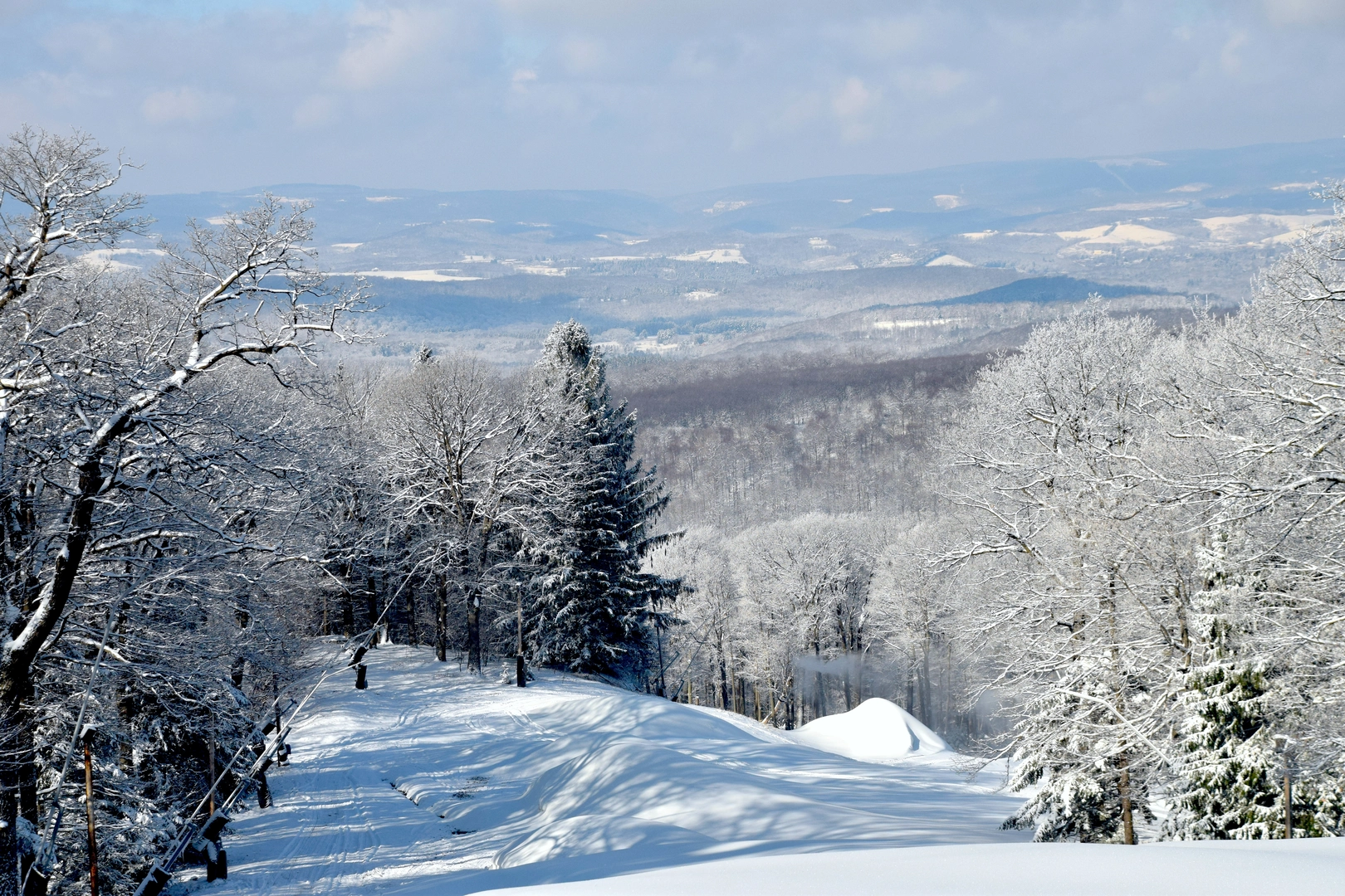 An image depicting the trail Ulery Hill via Beam Rock Trail and its surrounding area.