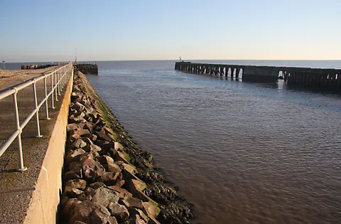 An image depicting the trail Sandymount Covert and Suffolk Coast Path and its surrounding area.