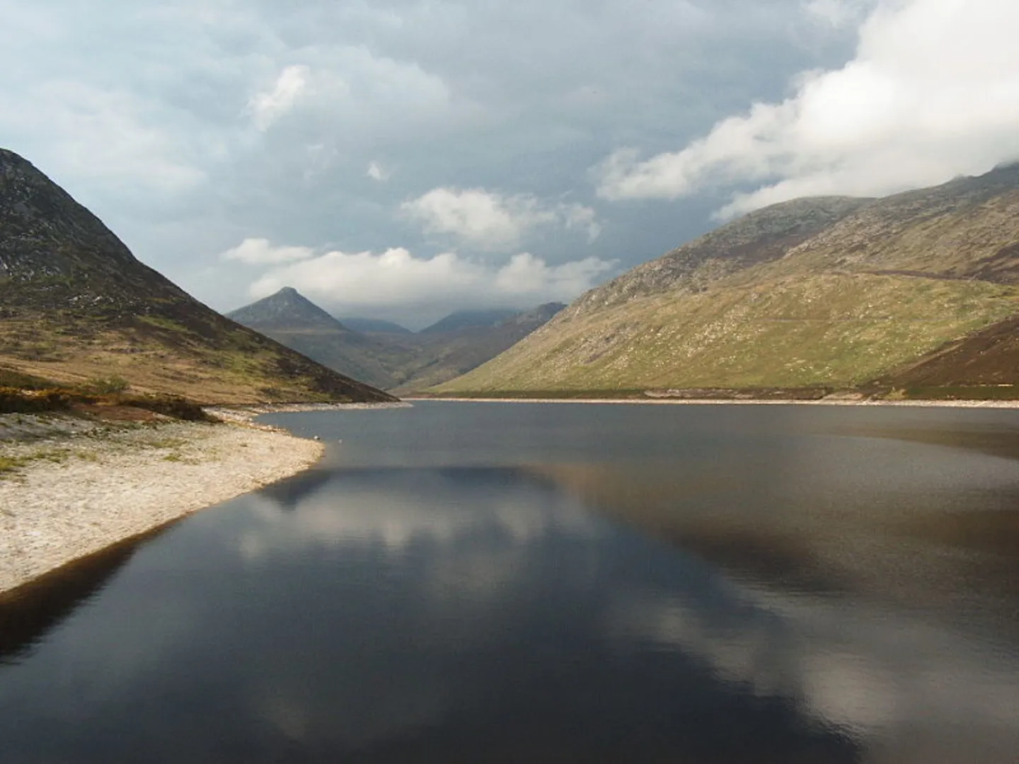 An image depicting the trail Slievelamagan to Ben Crom and Silent Valley Reservoir and its surrounding area.