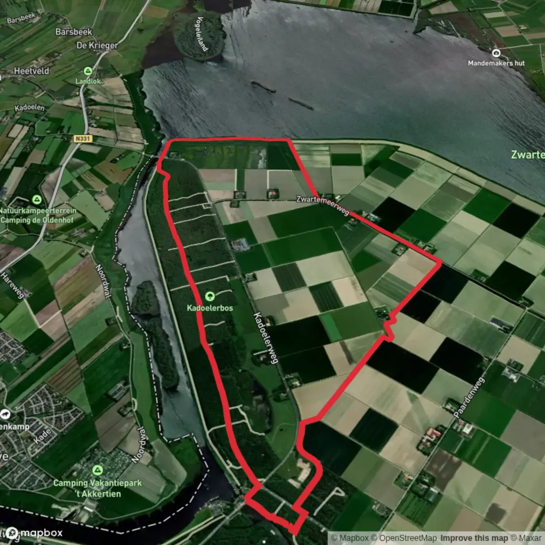 An image depicting the trail Kadoelerbos via Dagwandeling Oud-Kraggenburg and Zuiderzeepad Loop and its surrounding area.